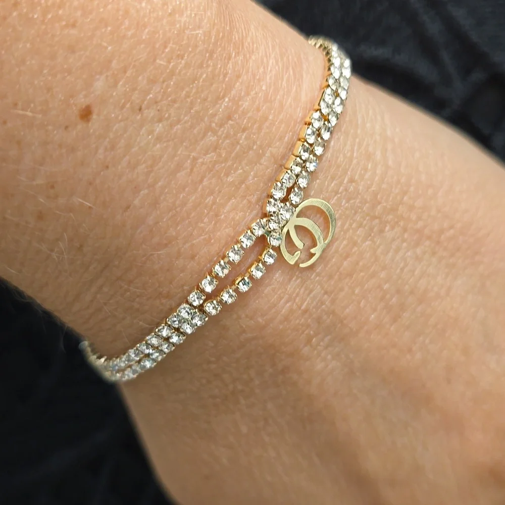 Elegant Gold Bracelet - Picture 2 of 3